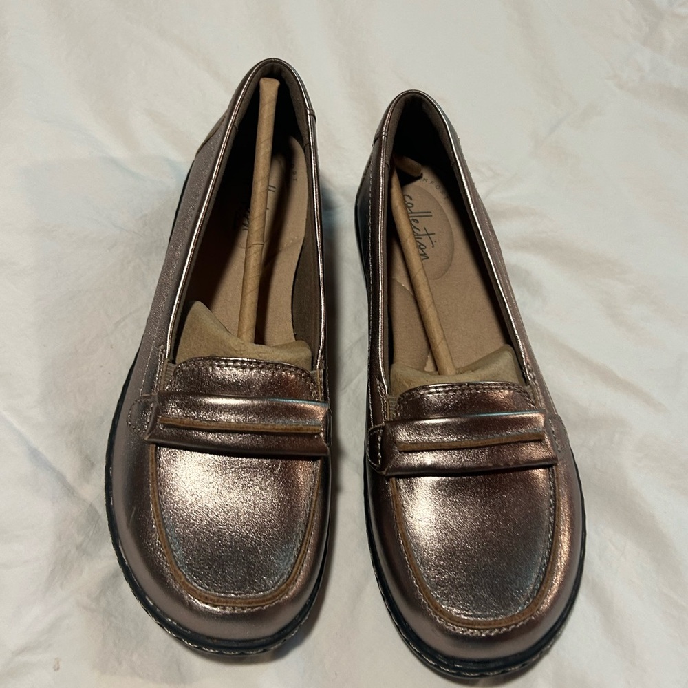 Clarks Ashland Lily Women’s Loafer.  Pewter Leather. Size 7N Brand New In Box